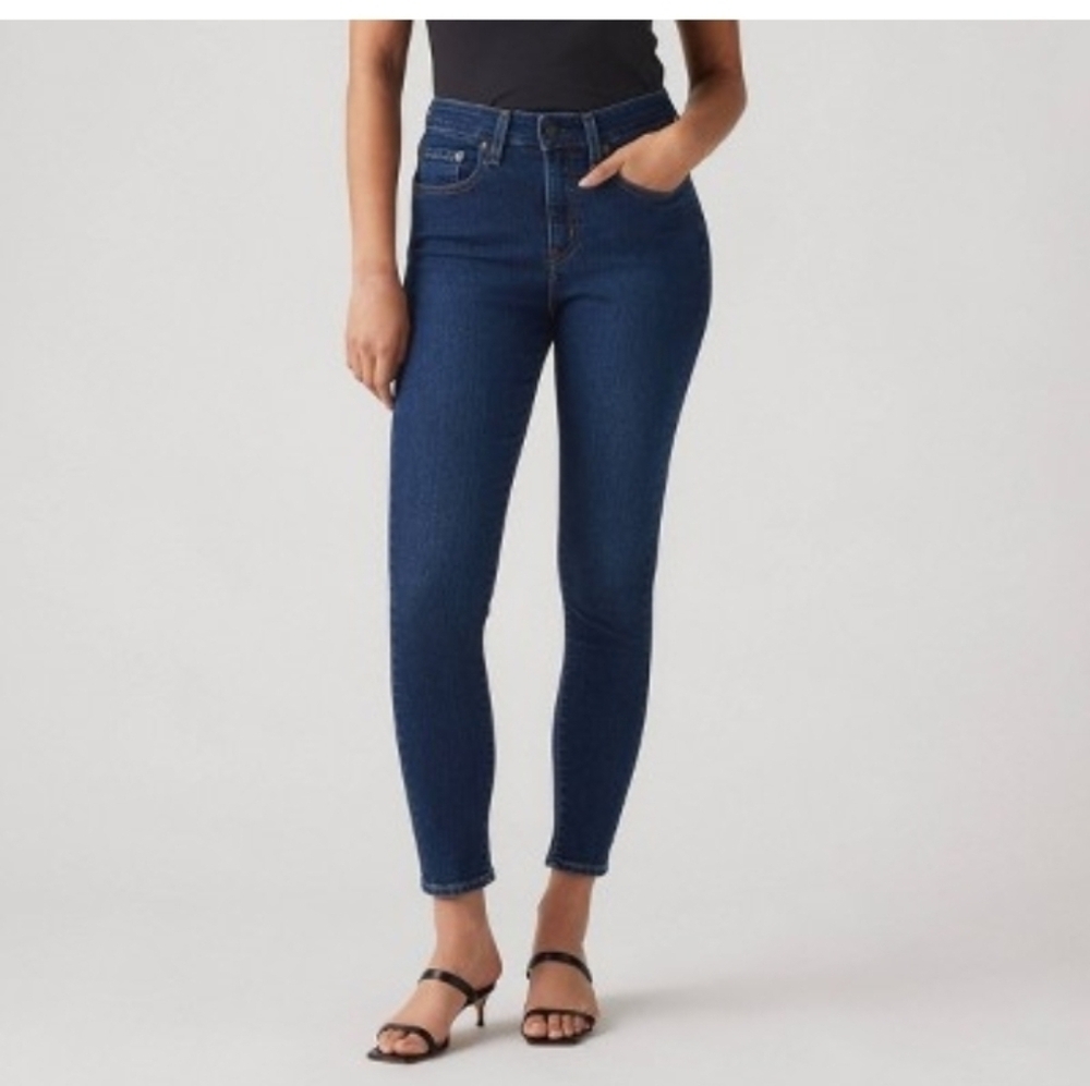 Levi's 721 High-Rise Skinny Slim Through Hip and Thigh Women's Jeans Stretch